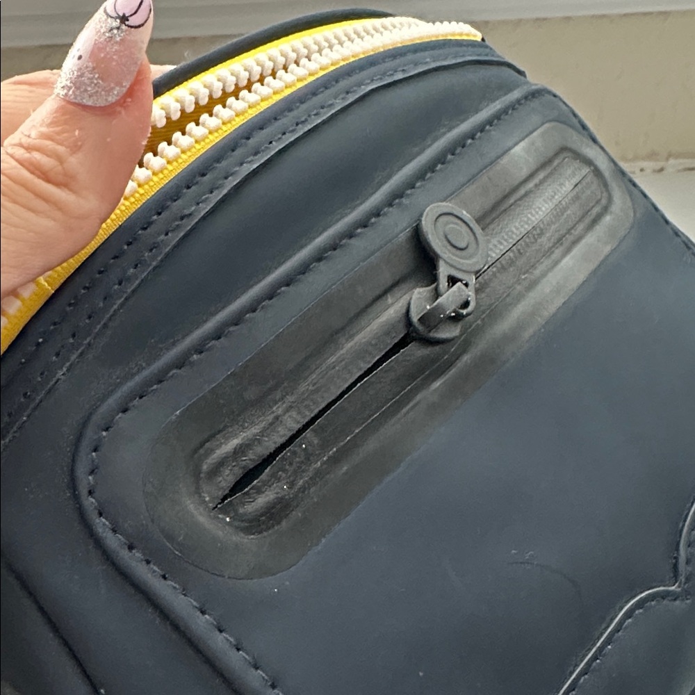 Hunter Brand Dark Blue Belt Bag with Yellow Accent - Picture 10 of 10